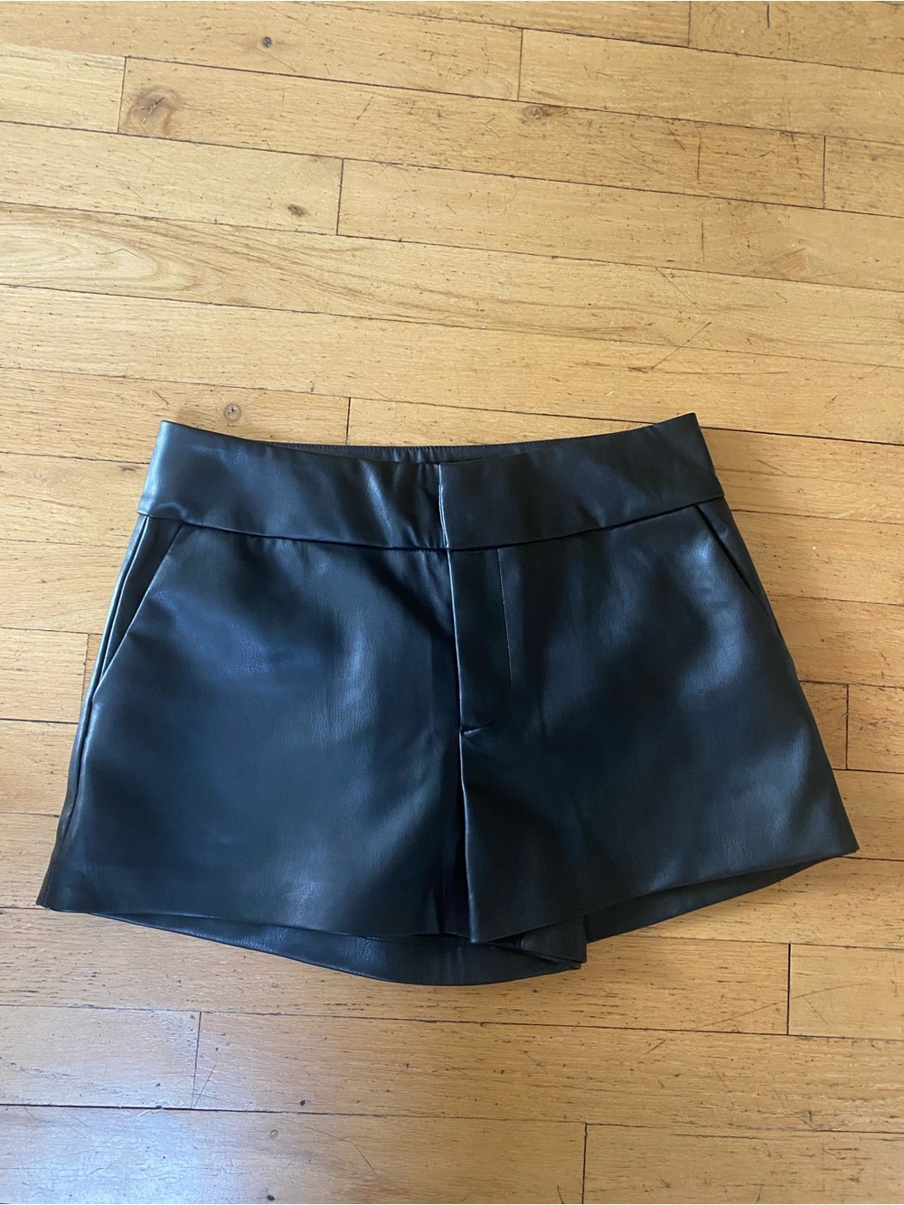 Zara faux leather shorts! Beautiful!! Size small. Like new!!!